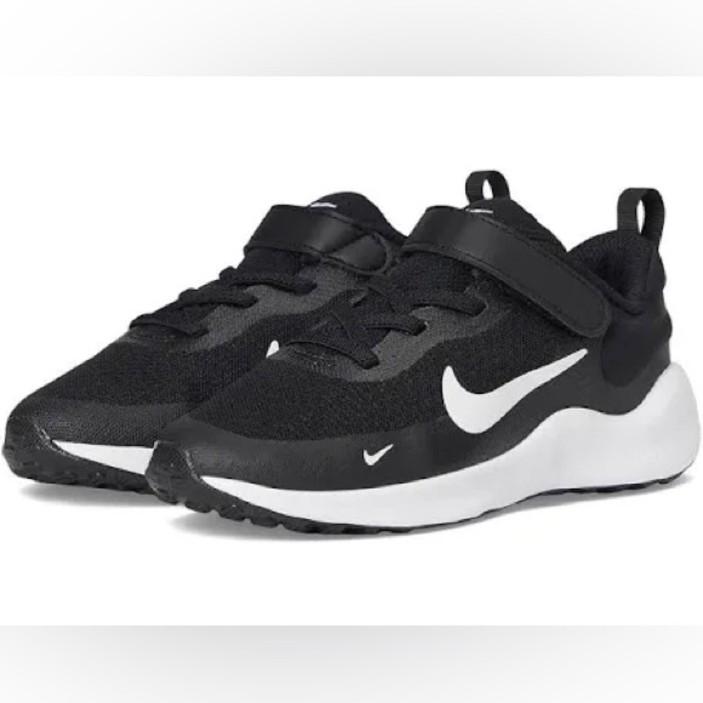 Nike Revolution 7
